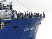 Nava cu imigranti LifeLine interzisa in porturile italieneNava cu imigranti LifeLine interzisa in porturile italiene