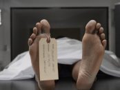 Declarata moarta - gasita in viata intr-un frigider la morga