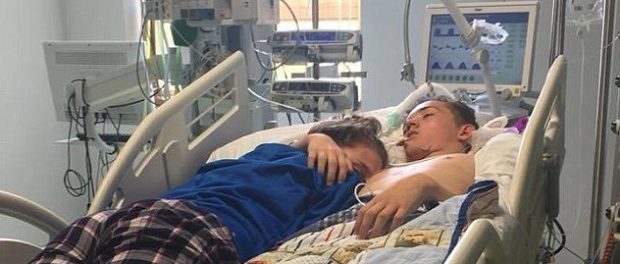 Momentul sfasietor în care o adolescentă isi i-a ramas bun de la iubitul inecat Momentul sfasietor în care o adolescentă isi i-a ramas bun de la iubitul inecat