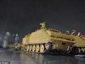 Turcia continuă să amplaseze trupe la granița cu Siria