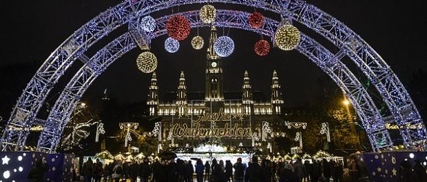 Anul Nou sărbătorit în fața primăriei din Viena Anul Nou sărbătorit în fața primăriei din Viena