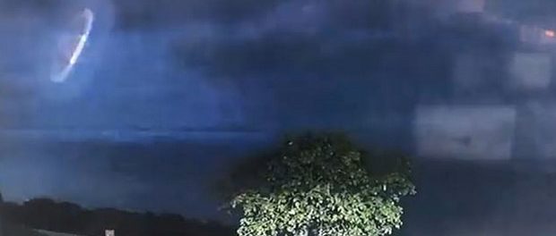 OZN surprins în timpul unei furtuni în Australia OZN surprins în timpul unei furtuni în Australia