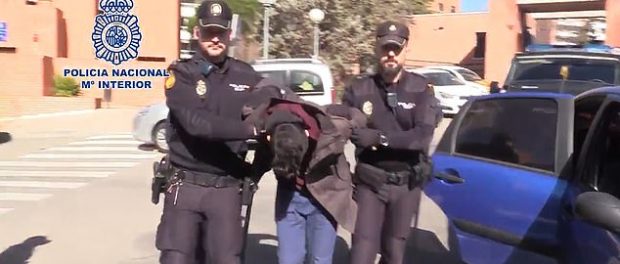 Poliția din Madrid l-a arestat pe canibalul care și-a ucis și tranșat mama Poliția din Madrid l-a arestat pe canibalul care și-a ucis și tranșat mama