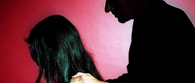 Copii folosiți ca jucării sexuale de părinți pedofili