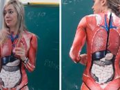 Profesoara care și-a uimit elevii îmbrăcând un costum cu imagini anatomice