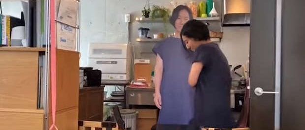 Trucul igenios folosit de un cuplu pentru ca fiul lor de un an sa nu mai plânga