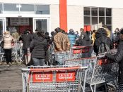 Cozi interminabile de teama CORONAVIRUSULUI
