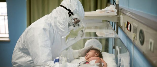 Nou născut infectat cu coronavirus Nou născut infectat cu coronavirus