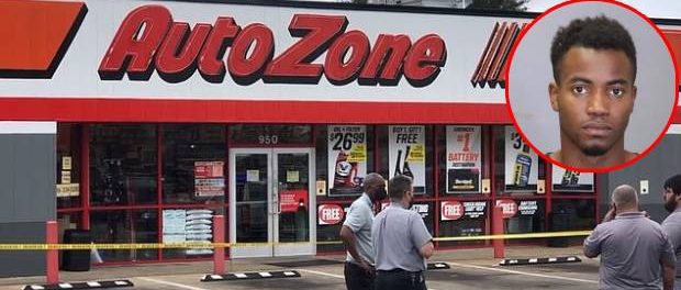 L-a înjunghiat pe angajatul unui magazin motivând că a simțit nevoia să ucidă un alb